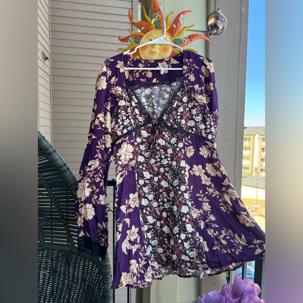 Free People dress mini. 
Gently worn. 
Thin material.